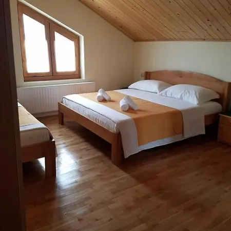 Guest House Qender Tomin